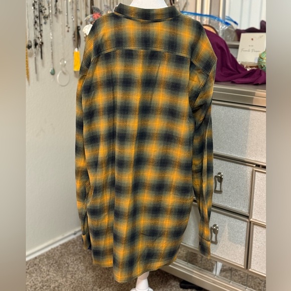 Levis button down shirt - Picture 2 of 3